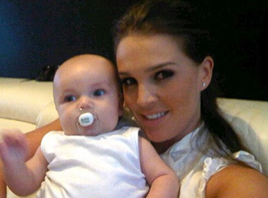 Ngam be yeu nha Danielle Lloyd hinh anh