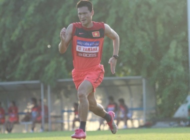 Xem Cong Vinh gian kho tap luyen hinh anh