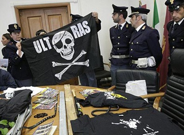 CDV Liverpool bi chem tren dat Y hinh anh