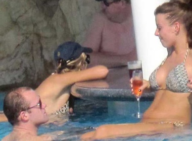 Nha Rooney huy tiec sinh nhat di ‘danh le’ hinh anh