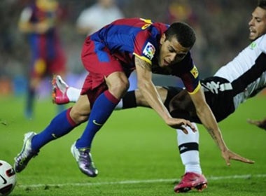 Pha dong kich sieu hang cua Daniel Alves hinh anh