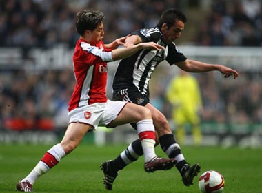 Newcastle - Arsenal: Nhung tay sung tre di san hinh anh