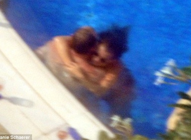 Vo chong Rooney om nhau tham thiet hinh anh