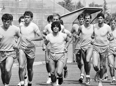 Diego Maradona - Mot thoi de nho hinh anh