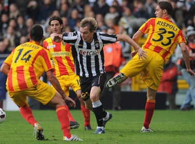 AC Milan - Juventus: Mat Krasic, ai cuu 'Lao phu nhan'? hinh anh