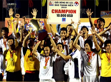U19 Viet Nam 'boi thu' tien thuong hinh anh