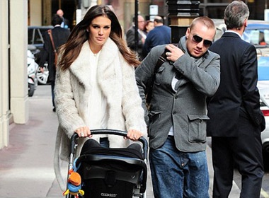 Cuu hoa hau Anh hoan dam cuoi hinh anh