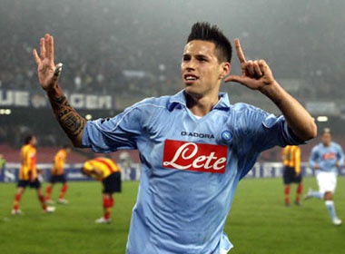 MU 'nham' Marek Hamsik the cho Paul Scholes hinh anh