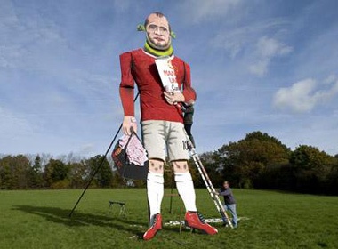 Rooney bi che gieu bang hinh nom hinh anh