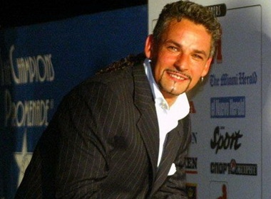 Roberto Baggio nhan giai thuong hoa binh hinh anh
