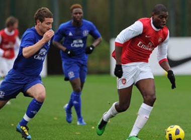 Xo mui doi phuong, 'sao' tre Arsenal ghi ban thang de doi hinh anh