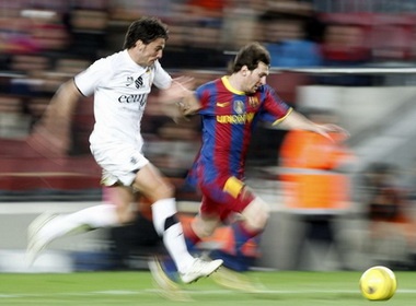 Chieu long fan, Pep dua Messi vao san hinh anh