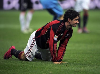 Alexandre Pato lo tran dai chien voi Inter hinh anh