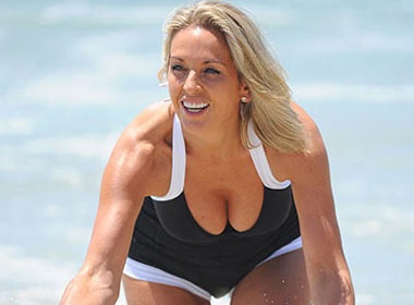 Vo cu Paul Gascoigne khoe dang tren bien hinh anh