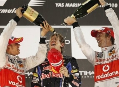 Vettel dang quang ngoi vo dich tai Abu Dhabi hinh anh