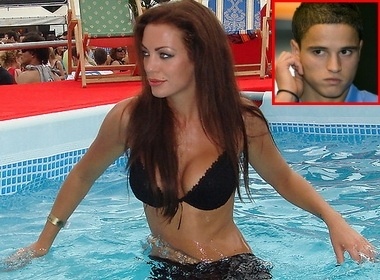 'Co bo' nguoi mau quyen ru cua Afellay hinh anh