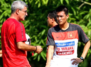 Cong Vinh va Viet Thang rut khoi AFF Cup hinh anh