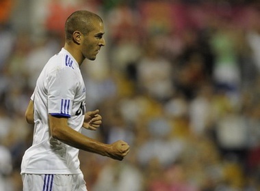 Juve don duong ‘ruoc’ Benzema hinh anh