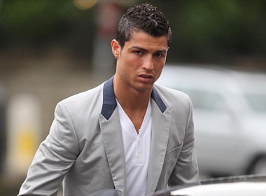 Thoi trang doi thuong cua 'sao' Real hinh anh