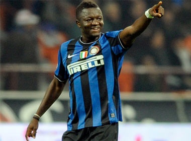 Sulley Muntari khong muon roi Inter hinh anh