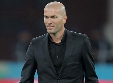 Zidane bat dau vai tro moi o Real hinh anh