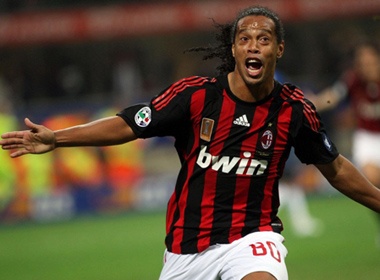 HLV Milan 'canh cao' Ronaldinho hinh anh