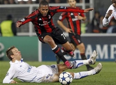 Sampdoria - AC Milan: San phang Luigi Ferraris hinh anh