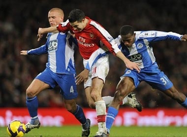 Arsenal va giac mo Carling Cup hinh anh