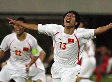 DT Viet Nam bat dau hanh trinh bao ve ngai vang hinh anh