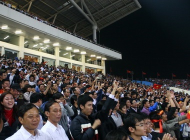 Khong khi cuong nhiet tren cau truong My Dinh hinh anh