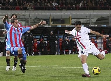 Juve ngat mach bat bai san nha cua Catania hinh anh