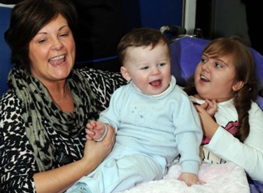 Be Kai dang yeu nha Rooney hinh anh