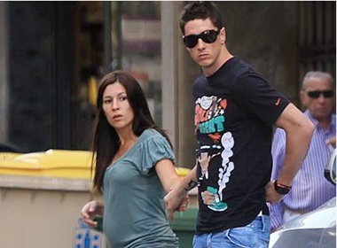 Torres xin nghi dau cho vo de hinh anh