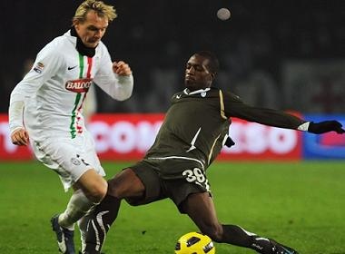 Thang nghet tho Lazio, Juve vuon len thu 2 hinh anh