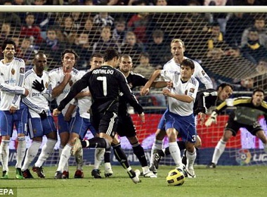 Xem lai man trinh dien cua CR7 trong tran thang Zaragoza hinh anh