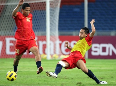 'DT Viet Nam nen tan cong nhu Barcelona' hinh anh