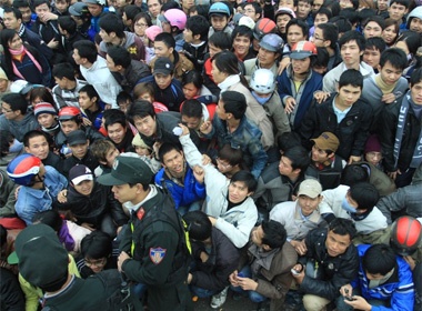 Viet Nam thua, nguoi ham mo van doi ret mua ve hinh anh