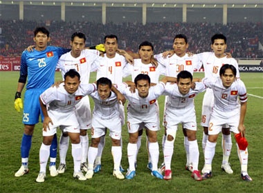 DT Viet Nam doi mau trang phuc tim may man hinh anh