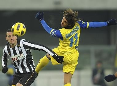 Sa chan truoc Chievo, Juve roi xuong thu 4 hinh anh