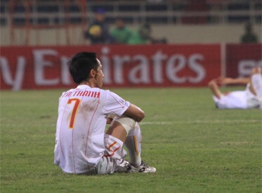 DTVN dung chan tai AFF Cup: Cai chet duoc bao truoc? hinh anh