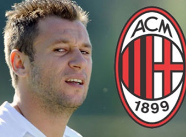 Milan xac nhan viec chieu mo Cassano hinh anh