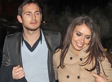 Lampard va ban gai say sua tai hop dem hinh anh