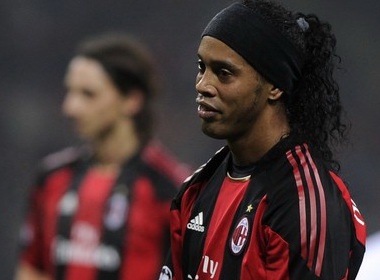 Ronaldinho hoi huong khoac ao Gremio hinh anh