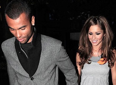 A.Cole lam vo cu xuc dong roi nuoc mat hinh anh