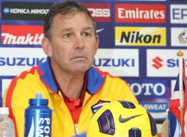 Bryan Robson quyet khong chia tay bong da Thai Lan hinh anh