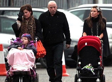 Nha Coleen keo nhau di xem da bong hinh anh