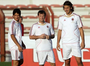 AC Milan sang Dubai tranh ret hinh anh