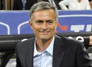 Mourinho suyt ‘choang’ phong vien o san bay hinh anh