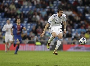 Di Maria 'lam xiec' voi bong hinh anh