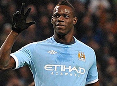 Balotelli lien tuc cho cac my nhan nem ‘trai dang’ hinh anh